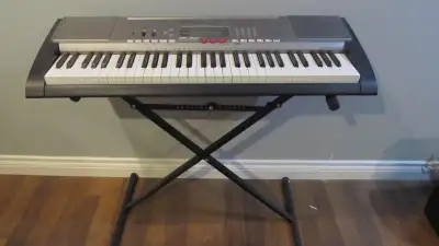 CASIO LK portablE keyboard, 61 keys, multiple rythyms, tones, demos, sustain, vibrato, metronome, ke...