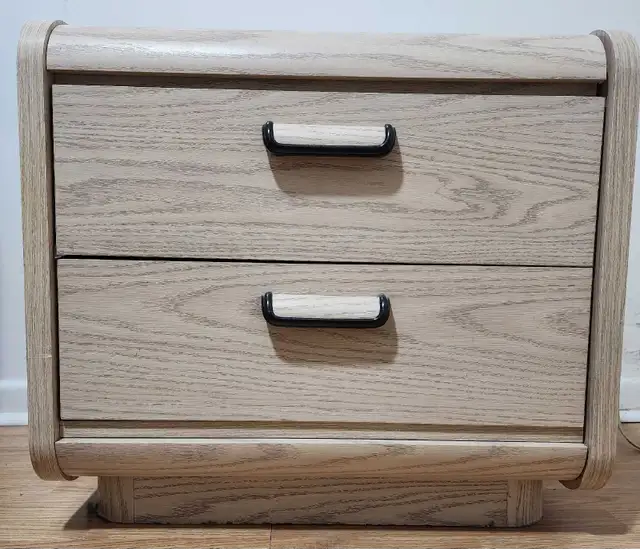 Night table in Dressers & Wardrobes in City of Toronto - Image 2