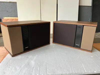 Bose Model 301 Series II speakers, View more