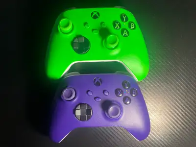 1 Manettes Xbox Series X sans fil, View more