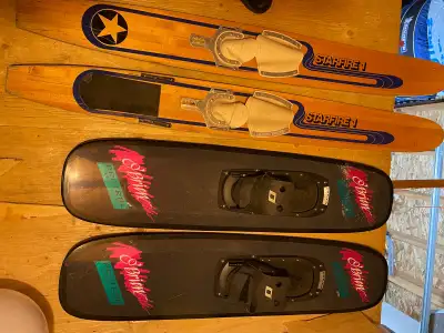 Ski nautique en bois pour jeune jusqu’à 100 livres environ 40$, et ski Obrien pro trac pour facilite...