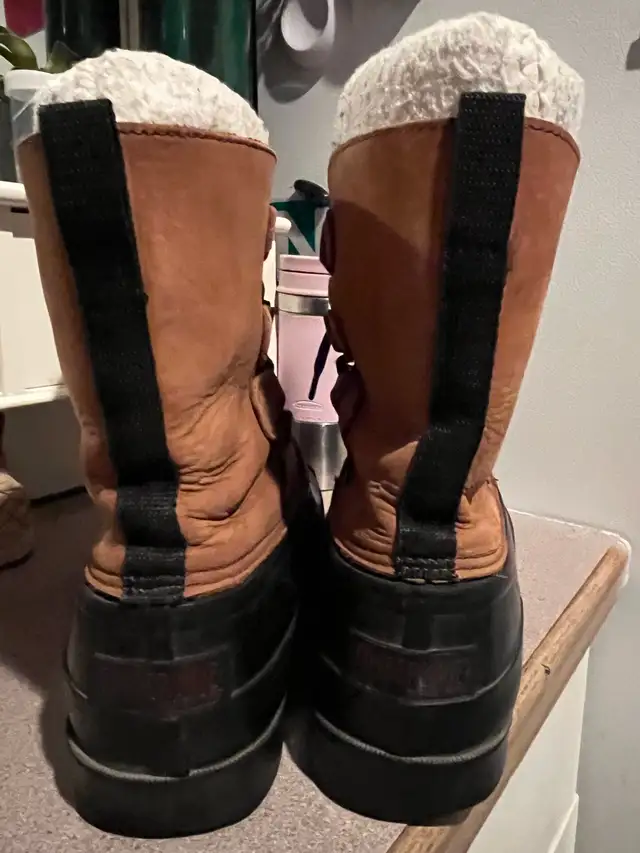  Kodiak winter boots men’s 9 1/2 in Men's Shoes in Nanaimo - Image 4