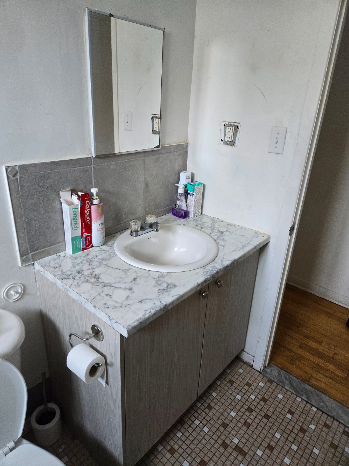 Beau 4 1/2 meublé à Longueuil — photo 1