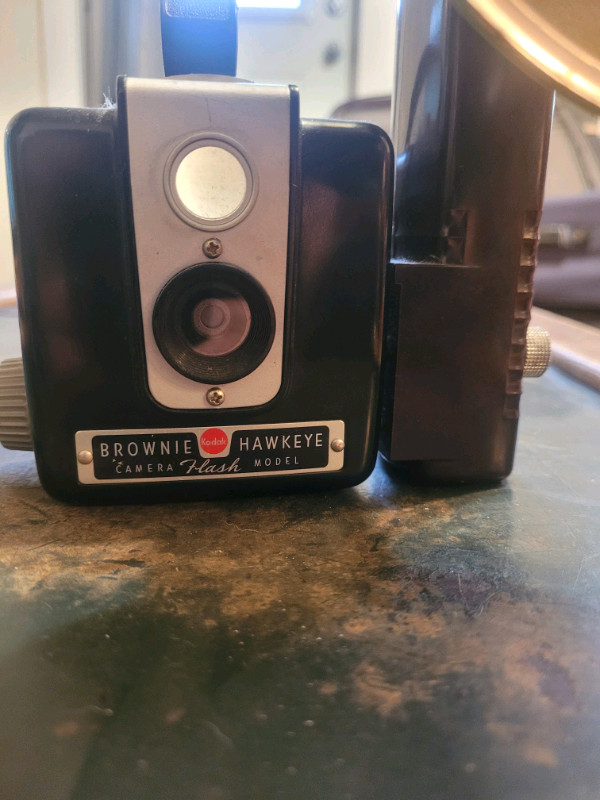 Vintage Kodak Brownie Hawkeye Camara in Arts & Collectibles in Dartmouth - Image 2