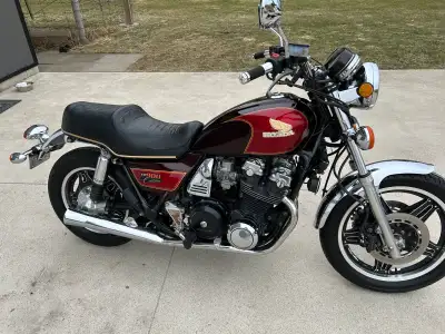 1982 cb 900c with shaft drive and 5 speed dual range transmission (10 speed). Well maintained smooth...