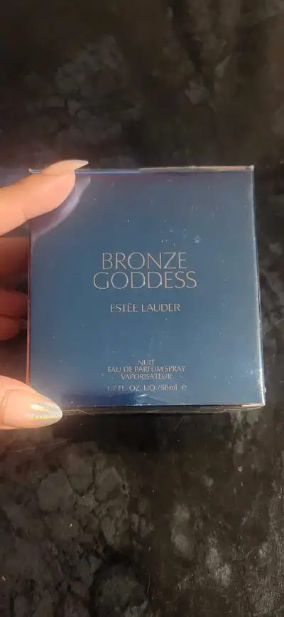 BNIB- Estee Lauder Bronze Goddess Nuit Eau De Parfum 50 ml. Scent Profile: Dazzling reflections of B...
