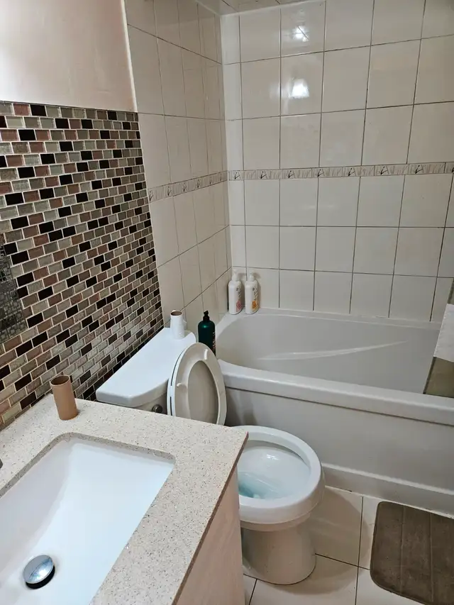 Short Term Studio Rent Near SQ One in Short Term Rentals in Mississauga / Peel Region - Image 7