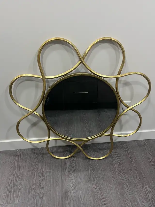 Gold Mirror Decorative in Home Décor & Accents in Calgary - Image 2