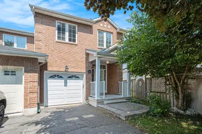 Welcome to 41 Milner Downs - A Beautiful Family Home in Sought-After Kanata! Nestled in the heart of...