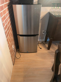 Réfrigérateur congélateur compact insigna 4.9 pi3 stainless