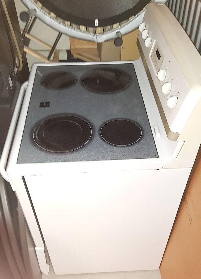 Réfrigérateur GE 125$ et cuisinière Frigidaire 125$ in Refrigerators in Laval / North Shore - Image 5