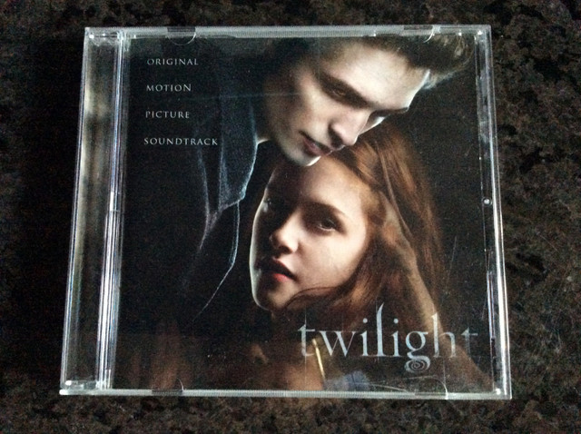 Twilight (livre ou CD) dans Livres jeunesse et ados  à Laval/Rive Nord - Image 2