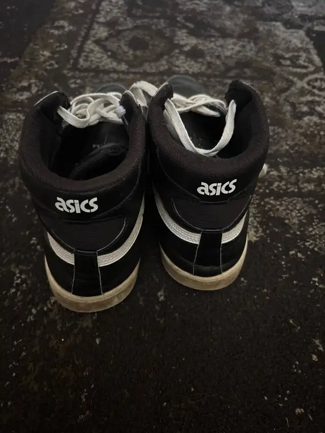 Asics Shoes in Men's Shoes in Kitchener / Waterloo - Image 2