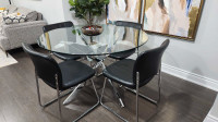 Glass Round dinning Table-Mint Like new with Chairs