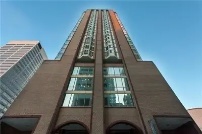 2 bedroom+1 bath(University/Dundas/Yonge)subway+VACANT+600 SQ.FT