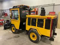 Trackless MT Sidewalk tractor and plow  - Low hours