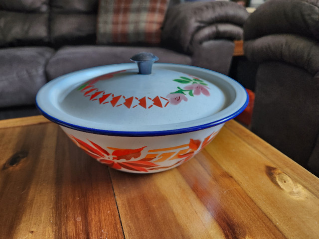Enamelware bowl with lid (marked 'Bumper Harvest') in Arts & Collectibles in Fredericton