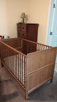 Solid wood crib, very  sturdy in good condition 