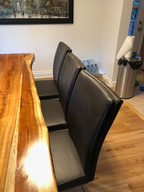 Superbe table à manger, chaise et banc 2500$ dans Mobilier de salle à manger et cuisine  à Longueuil/Rive Sud - Image 2