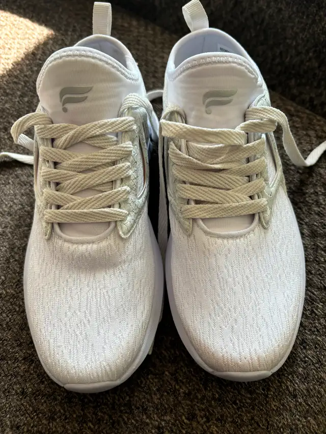 New Clean White Runners Size 6.562854390323073126
