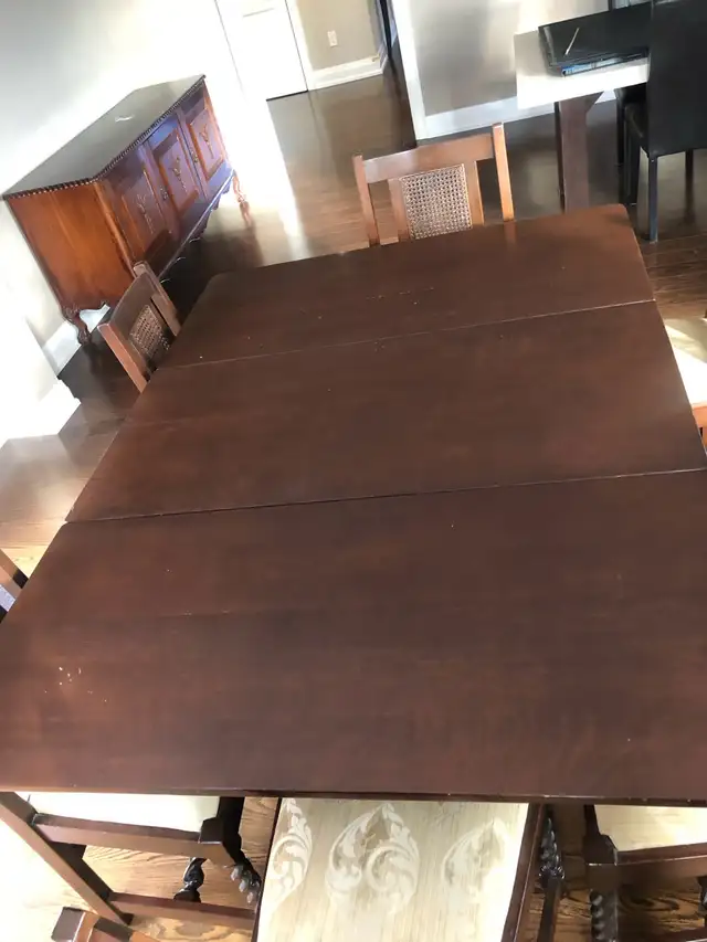 Antique / Vintage Solid Wood Dining Table in Dining Tables & Sets in Mississauga / Peel Region - Image 2