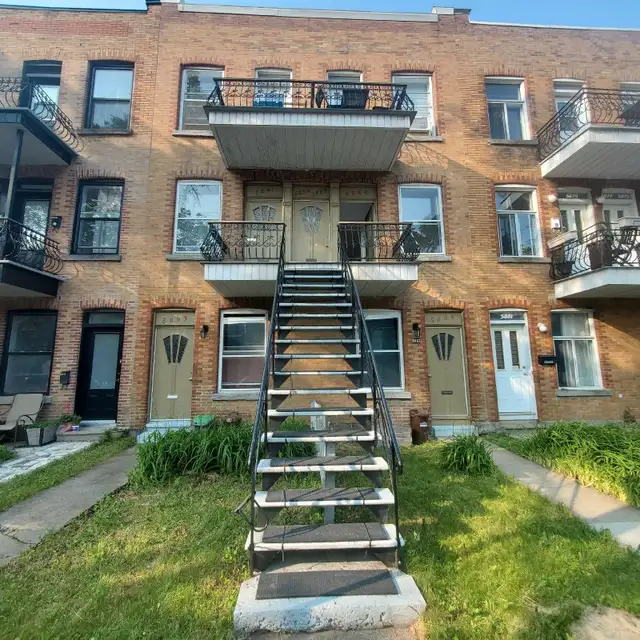 Beautiful 3 1/2 steps from Rosemont Metro available for rent63893274082051120