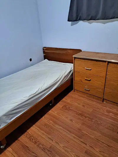 Shairing Room available for Girl Available for two girls All Utilities are included Free Wi-Fi inter...