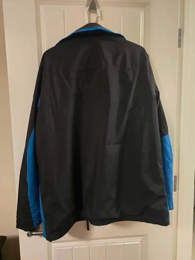 O'Neill Ski Jacket in Men's in Calgary - Image 5