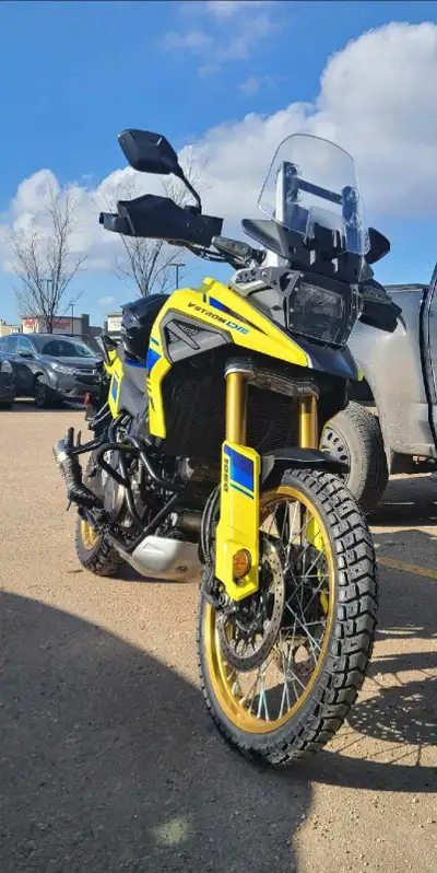 2023 Suzuki Vstrom 1050DE 1037cc V-Twin - Adventure Tourer $13,499.99 - Private Sale = No GST!! 21"...