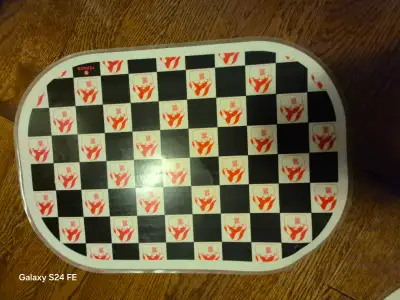 6 placemat , one set of 4 and 2 single. 60$ for all 6 or 40 for the set of 4 and 10$ for single one....