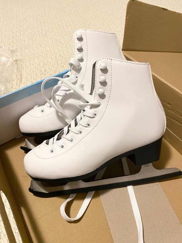 Girl Ice figure skates. Size 4 in Skates & Blades in Oshawa / Durham Region
