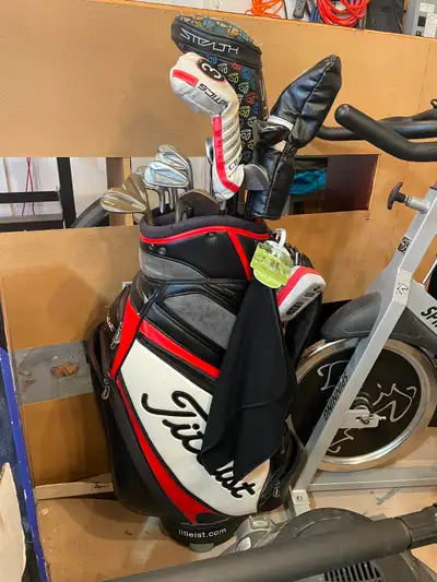 Titleist mid size tour golf bag, View more