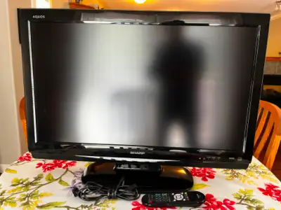 32" Sharp Aquos LC-32D44U LCD TV