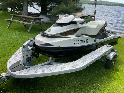 SEA-DOO 260 GTX LTD, À VENDRE AVEC LA REMORQUE ET SUPPORT MOTOMARINE PRÊTE À METTRE À L’EAU PRIX NÉG...