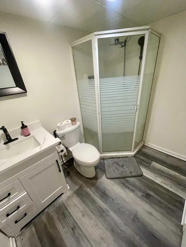 Private Room for Rent in Room Rentals & Roommates in Oshawa / Durham Region - Image 3