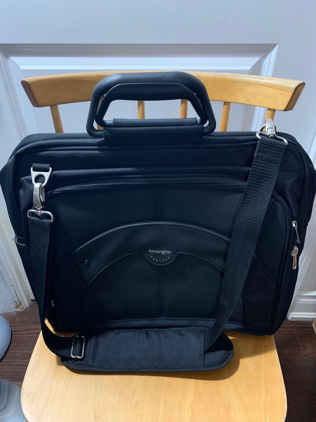 Kensington Contour Pro 17” Laptop/Notebook Carrying Case/Bag in Laptop Accessories in Markham / York Region