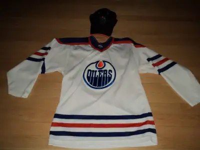 Edmonton Oilers Sweater & Hat, View more