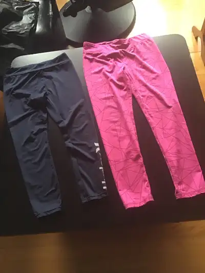 2 paires de leggings pour fillette gr:7/8 très propre, View more
