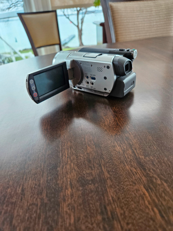 Sony Digital Camcorder in Cameras & Camcorders in Kingston - Image 2