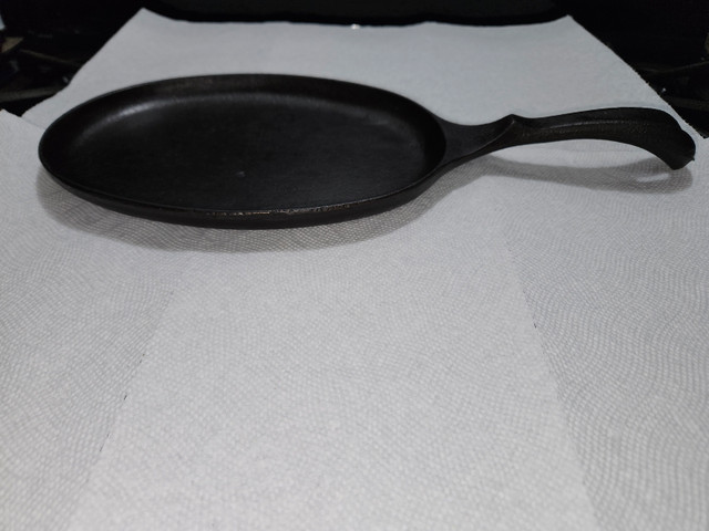 Fajita/Sizzler Oblong  Cast Iron Skillet Pan with Raised Handle in Arts & Collectibles in Belleville - Image 2