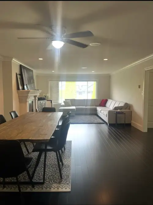 Short term availability or long term This 1600 sqft beautifully renovated very bright 3 Bdrm and 2 b...