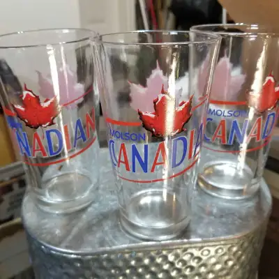 Up for sale are these three vintage Molson Canadian beer glasses, perfect for adding a touch of Cana...