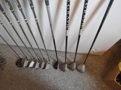SET OF MEN'S RIGHT HANDED GOLF CLUBS WITH BAG  51, View more