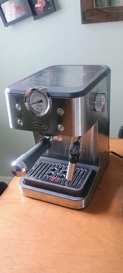 Espresso machine DeLonghi classic $100, View more