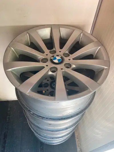 BMW OEM 17" Rims, 5x140x17". Fits Most 3 Series BMW. Centre Caps Included. All Rims are Straight, No...