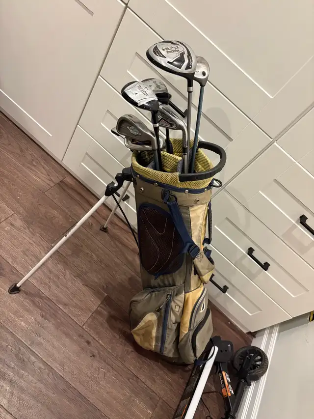 women’s right handed golf clubs and bag  in Golf in Guelph - Image 2