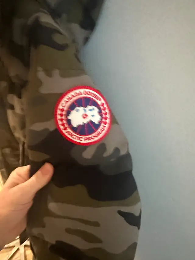 Canada Goose Men's parka, Medium, worn twice. in Men's in Edmonton - Image 3