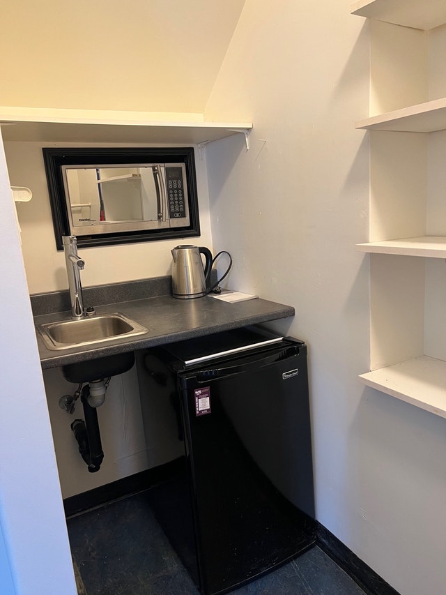 COMMERCIAL/ OFFICE/ RETAIL SPACE IN SOUTH END *** Commercial & Office