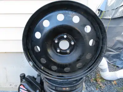 18X7.0 INCH STEEL RIM . FITS 2014 FORD ESCAPE. USED FOR 3 MONTHS WHILE ALUMINUM RIM WAS OUT FOR REPA...