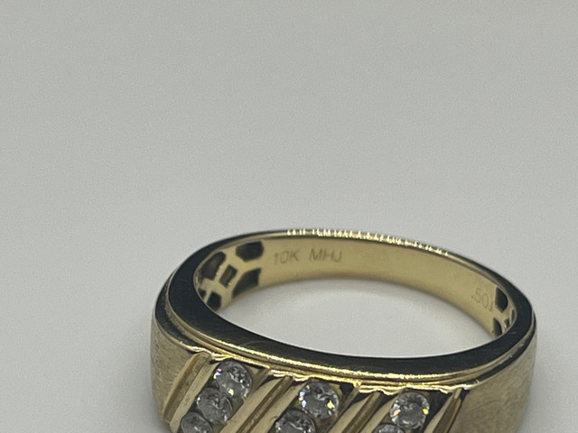 MENS DIAMOND / GOLD RING in Jewellery & Watches in Hamilton - Image 4